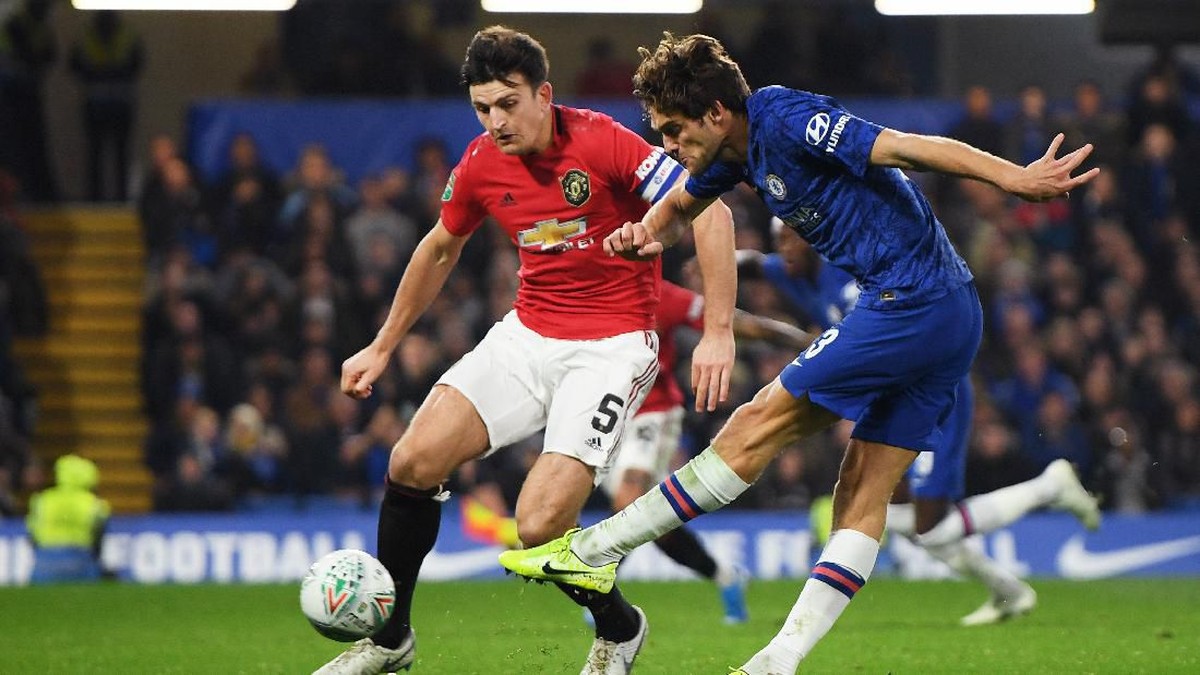 Harry Maguire saat menghadapi Chelsea di Piala Liga Inggris (Foto: Getty Images/Mike Hewitt)