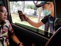 Cegah Corona, Pemeriksaan Suhu Tubuh di Perbatasan Bekasi Efektif Hari Ini