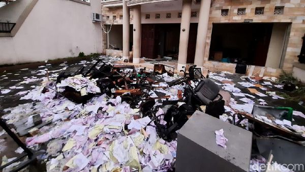 Suasana Kantor Leasing Pascaricuh Massa Ojol di Sleman