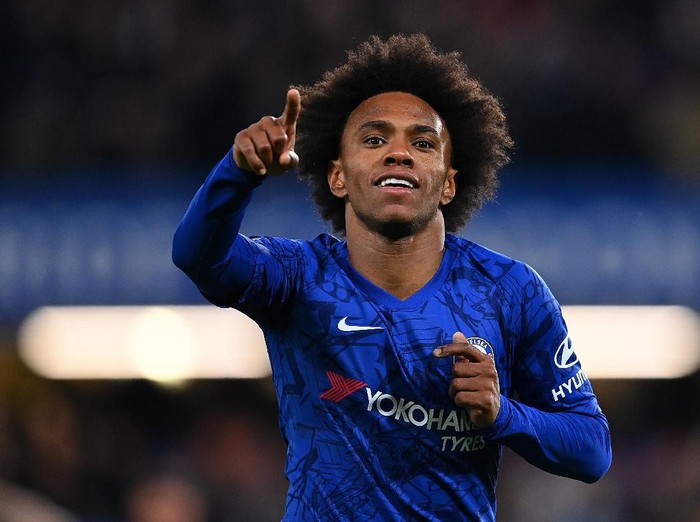 LONDON, ENGLAND - MARCH 03:  Willian of Chelsea celebrates after scoring his sides first goal during the FA Cup Fifth Round match between Chelsea FC and Liverpool FC at Stamford Bridge on March 03, 2020 in London, England. (Photo by Clive Mason/Getty Images)