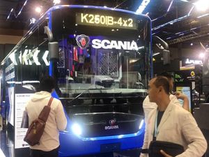 Dirut TransJ Tinjau Bus Scania di GIICOMVEC 2020, Armada Baru?