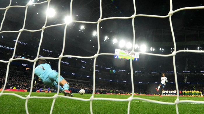 LONDON, ENGLAND - MARCH 04: Tim Krul of Norwich City saves the penalty taken by Gedson Fernandes of Tottenham Hotspur to win the penalty shoot out during the FA Cup Fifth Round match between Tottenham Hotspur and Norwich City at Tottenham Hotspur Stadium on March 04, 2020 in London, England. (Photo by Alex Davidson/Getty Images)