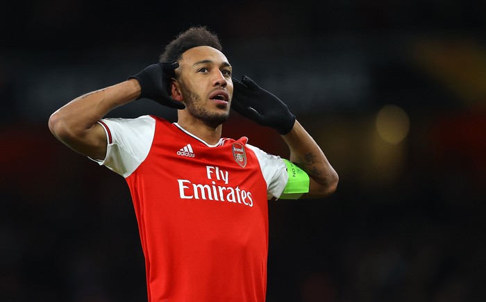 LONDON, ENGLAND - FEBRUARY 27: Pierre-Emerick Aubameyang of Arsenal FC celebrates after scoring his teams first goal in extra-time during the UEFA Europa League round of 32 second leg match between Arsenal FC and Olympiacos FC at Emirates Stadium on February 27, 2020 in London, United Kingdom. (Photo by Julian Finney/Getty Images)