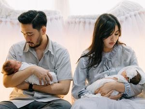 Punya Anak Kembar, Syahnaz Happy Begadang sampai Pagi