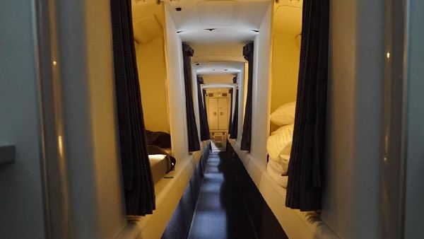 Begini, Lo Kabin Rahasia Pramugari di Dalam Pesawat