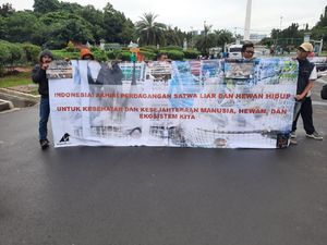 Aktivis Gelar Aksi di Monas Minta Pasar Hewan Ditutup untuk Cegah Corona