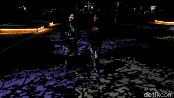 Asyiknya Berwisata Malam di Lapangan Banteng