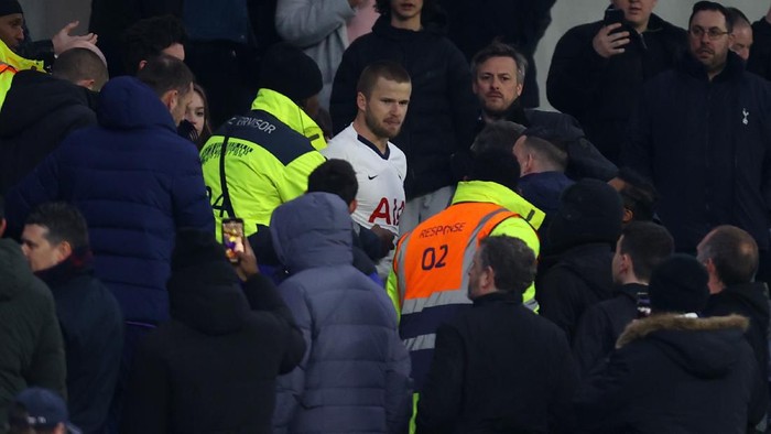 LONDON, ENGLAND - MARCH 04: Eric Dier of Tottenham Hotspur is seen speaking to Tottenham Hotspur fans in the stands following his teams defeat in the FA Cup Fifth Round match between Tottenham Hotspur and Norwich City at Tottenham Hotspur Stadium on March 04, 2020 in London, England. (Photo by Julian Finney/Getty Images)
