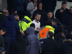 Mourinho Yakin Klub Tak Akan Hukum Dier yang Ribut dengan Fan Mourinho Yakin Klub Tak Akan Hukum Dier yang Ribut dengan Fan