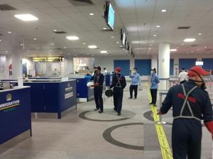 Cegah Corona, Troli hingga Toilet di Bandara Kualanamu Disemprot Disinfektan