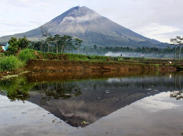 Potret Tiga Bentuk Gunung Api di Dunia
