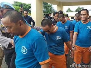 Polisi Bekuk Lima Pelaku Pembuat STNK Palsu di Cianjur Polisi Bekuk Lima Pelaku Pembuat STNK Palsu di Cianjur