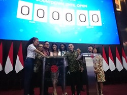 Lantai Bursa Dipenuhi Wanita-wanita Cantik Belajar Investasi