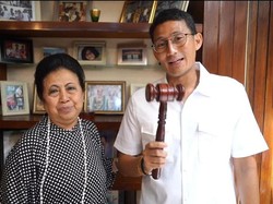 Bertemu Ceu Popong, Sandiaga Teringat Palu Sidang yang Hilang