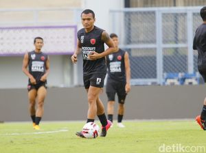 Robert Alberts Mau Pulangkan Ferdinand Sinaga ke Persib? Robert Alberts Mau Pulangkan Ferdinand Sinaga ke Persib?