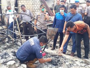 Tim Labfor Selidiki Penyebab Terbakarnya Pasar Baru Tuban Tim Labfor Selidiki Penyebab Terbakarnya Pasar Baru Tuban