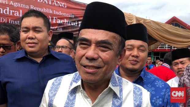 Menteri Agama Fachrul Razi sempat mengaku mempertimbangkan untuk membolehkan kegiatan ibadah di masjid