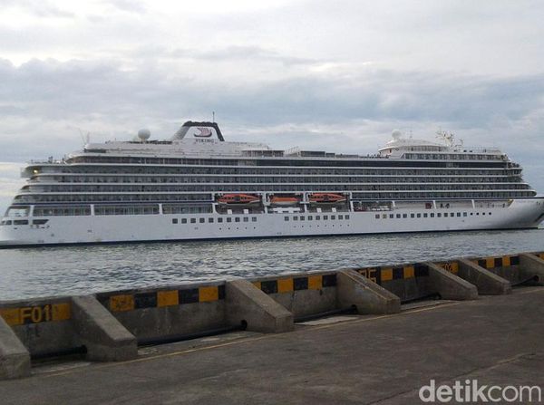 Sempat Ditolak, Kapal Pesiar Viking Sun Akhirnya Berlabuh di Semarang