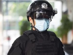 Keren! China Keluarkan Helm Robocop Untuk Lawan Wabah COVID-19