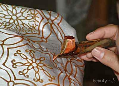 Proses Panjang Di Balik Pembuatan Batik Tulis