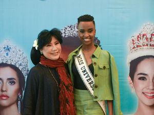 Bertemu Miss Universe 2019 di Jakarta, Anne Avantie Ungkap Rasa Kagumnya Bertemu Miss Universe 2019 di Jakarta, Anne Avantie Ungkap Rasa Kagumnya