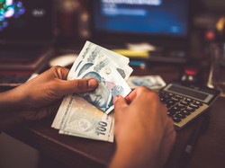 Lira Turki Amblas Gara-gara Erdogan Usir 10 Dubes Asing