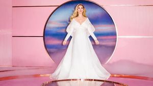 Gaya Katy Perry saat Umumkan Kehamilan di Video Klip Terbaru