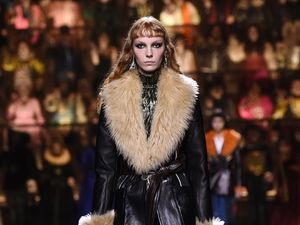 20 Busana Terbaru Louis Vuitton yang Menutup Paris Fashion Week 2020