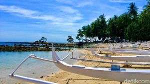 Si Cantik dari Majene, Pantai Batu Taka Urung