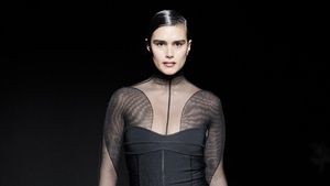 Foto: Dominasi Model Plus-Size Jill Kortleve di Paris Fashion Week 