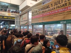 Geger Corona Serang RI, Warga Rela Berdesakan Demi Masker