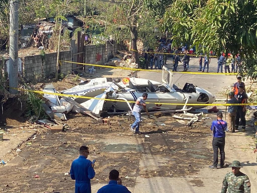 Helikopter Pembawa Kepala Kepolisian Filipina Jatuh Helikopter Pembawa Kepala Kepolisian Filipina Jatuh