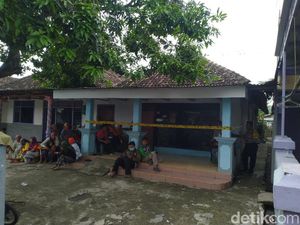 Anggota TNI di Mojokerto Ditemukan Tewas Gantung Diri Anggota TNI di Mojokerto Ditemukan Tewas Gantung Diri