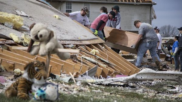 Pascatornado, Warga Tennessee Bersih-bersih