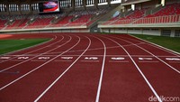 Stadion Papua Bangkit dilengkapi oleh sejumlah fasilitas, di antaranya ruang VIP, ruang wasit, ruang panitia pelaksana, media center, ruang konferensi pers, dan empat kamar ganti pemain. Selain itu, juga ada area pemanasan atlet, ruang ball boy, hingga ruang escort kid yang menemani pemain berjalan ke lapangan.