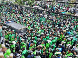 Dua Hari Ribut-ribut Massa Driver Ojol Vs Debt Collector di Sleman Dua Hari Ribut-ribut Massa Driver Ojol Vs Debt Collector di Sleman