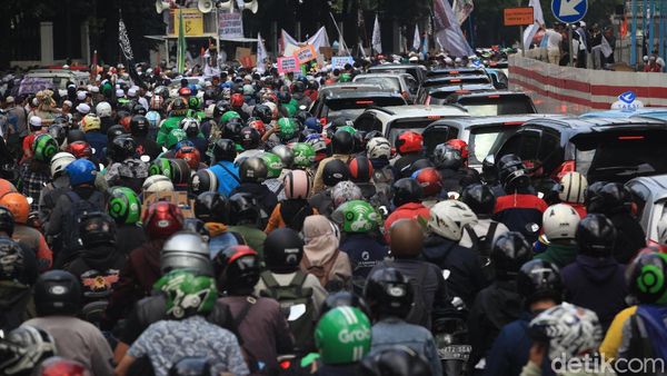 Kemacetan Total Imbas Unjuk Rasa di Kedubes India