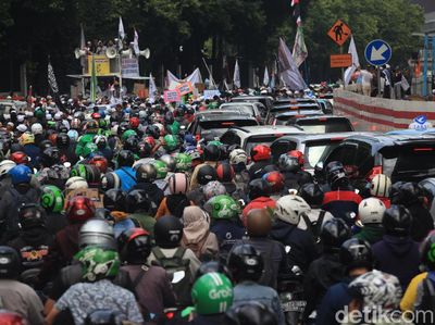 Kemacetan Total Imbas Unjuk Rasa di Kedubes India