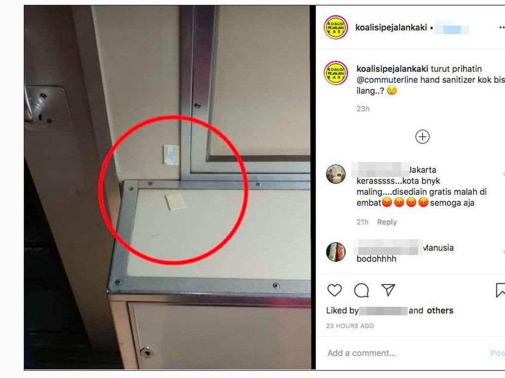 Kilas Balik Corona: Hand Sanitizer di Halte Pun Dijarah untuk Refill Kilas Balik Corona: Hand Sanitizer di Halte Pun Dijarah untuk Refill