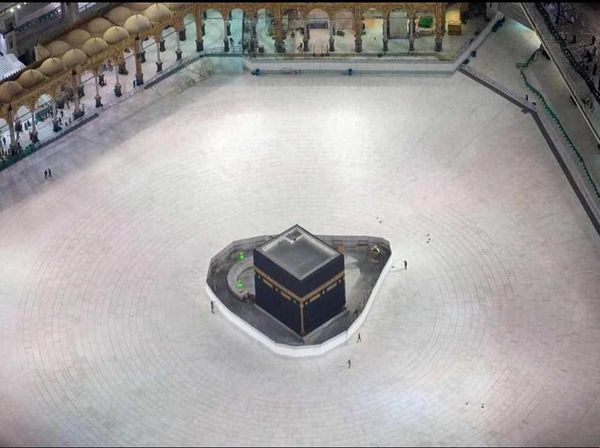 Potret Langka Suasana Kabah yang Sepi