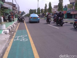 Alamak! Jalur Sepeda di Medan Malah Jadi Parkir Liar