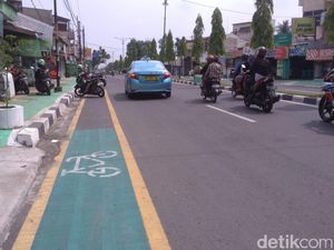 Alamak! Jalur Sepeda di Medan Malah Jadi Parkir Liar Alamak! Jalur Sepeda di Medan Malah Jadi Parkir Liar