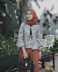 Get Back To Basics, Ini Dia Tips Dan Tutorial Cara Memakai Hijab Dengan ...