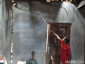 215 Warga Magelang Terpaksa Mengungsi karena Tanah Kampungnya Retak