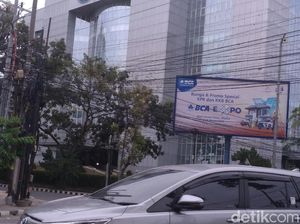 Warga Keluhkan Kabel Semrawut di Tengah Kota Medan