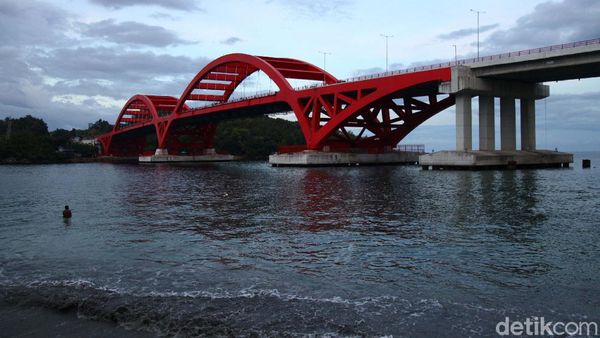 Melihat Jembatan Youtefa, Kebanggaan Warga Papua