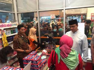 Datangi Pasar Pramuka, Anies Harap Operasi Pasar Bisa Turunkan Harga Masker
