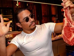 Jutawan Kecewa Makan di Salt Bae hingga Pria Muslim Tak Sengaja Makan Mie Babi