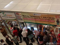 Masker Murah di Pasar Pramuka Bikin Kios Lain Sepi