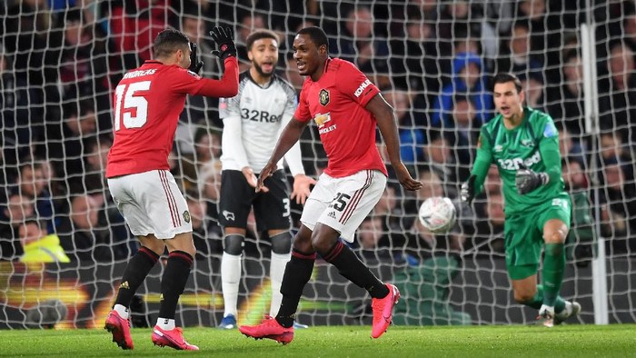 DERBY, ENGLAND - MARCH 05: Odion Ighalo of Manchester United celebrates after scoring his sides third goal with Andreas Pereira during the FA Cup Fifth Round match between Derby County and Manchester United at Pride Park on March 05, 2020 in Derby, England. (Photo by Michael Regan/Getty Images)